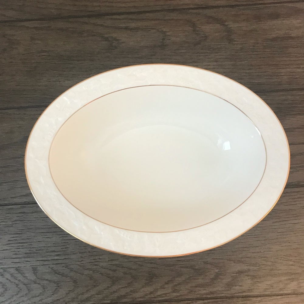 Noritake - Halls of Ivy (Gold Trim) - 11" Oval Vegetable Bowl